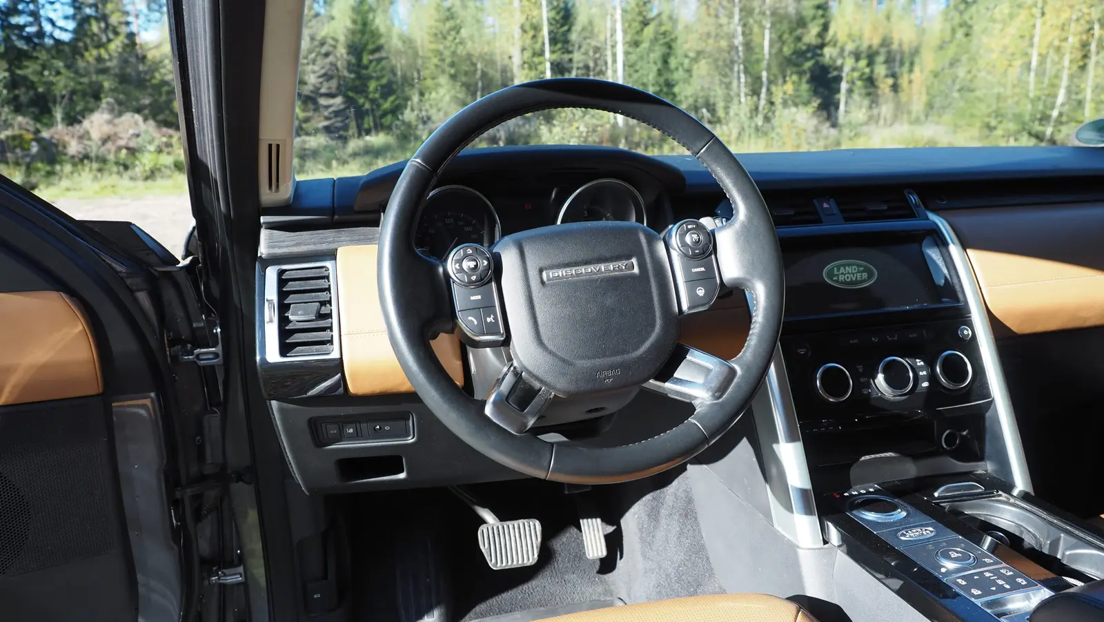 Cockpit with leather seats