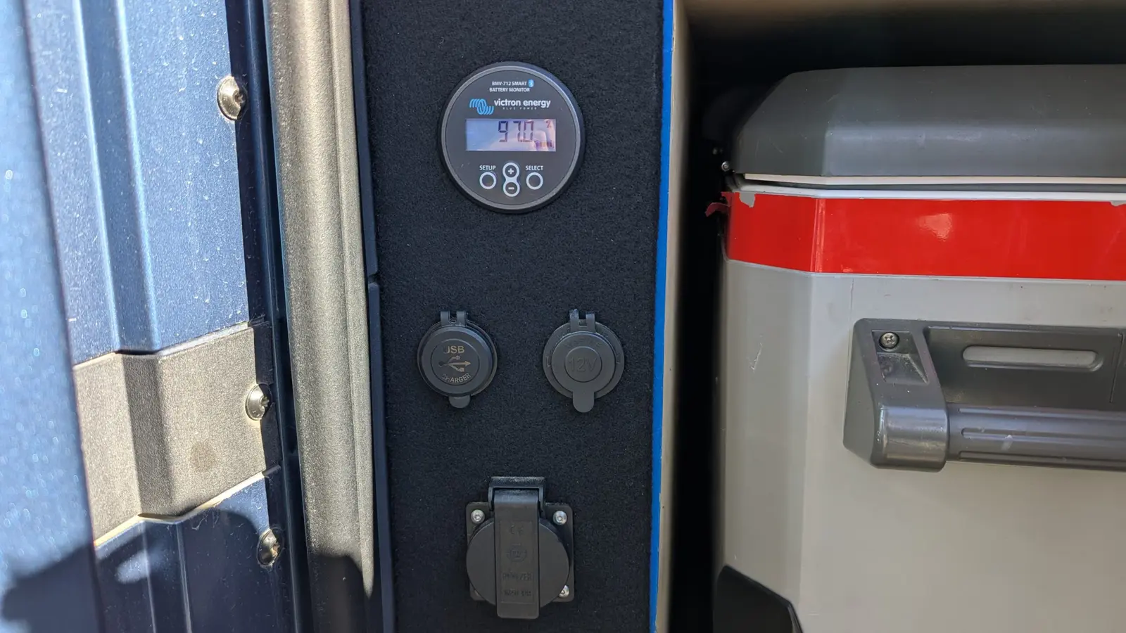 Dual battery and 230 V