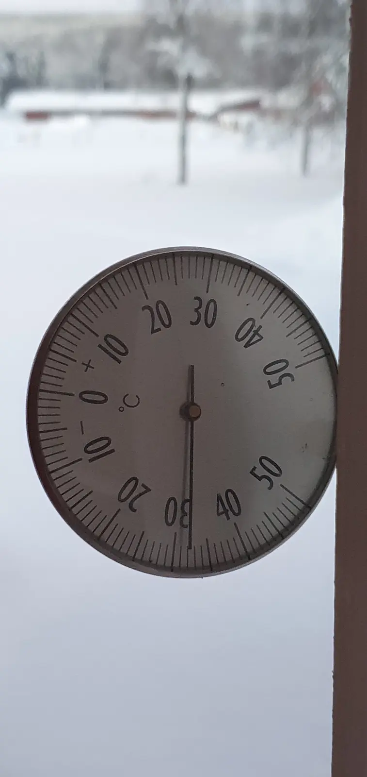 Outdoor thermometer far below zero