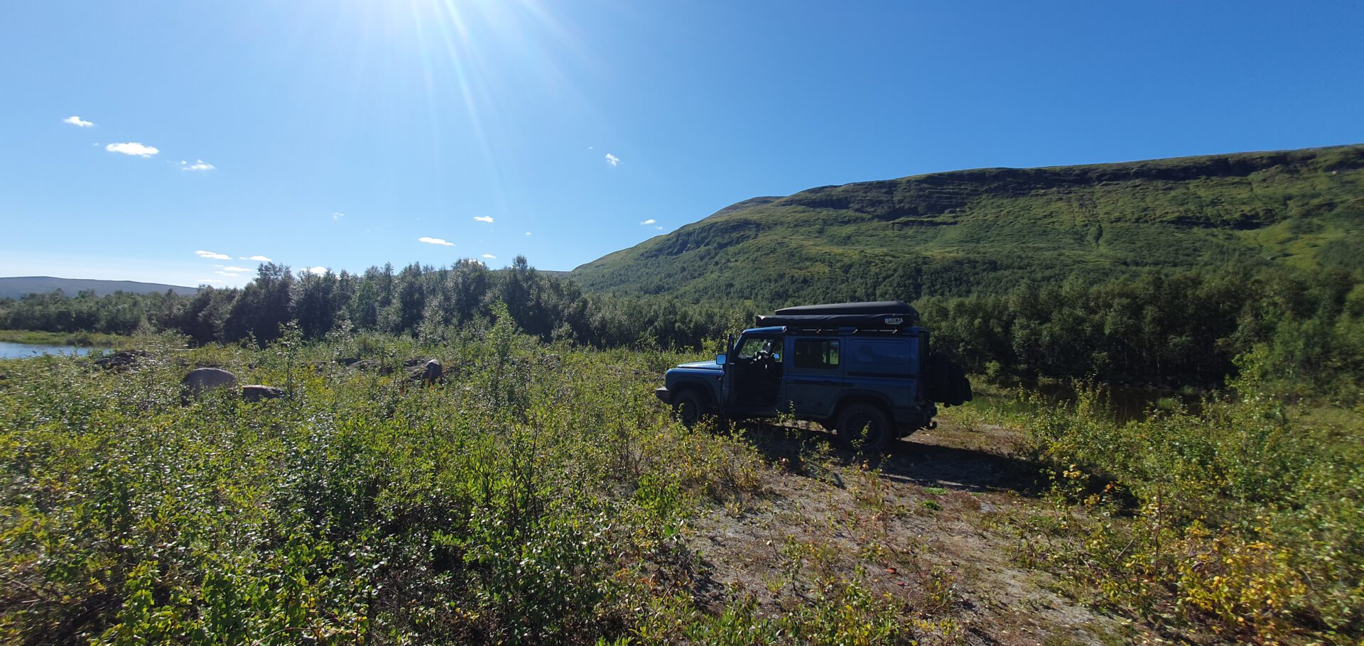 Grenadier with ikamper rooftop tent in nature